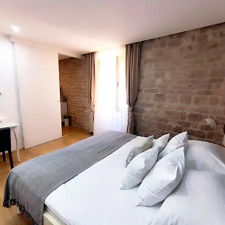 Rialto Luxury Apartment *