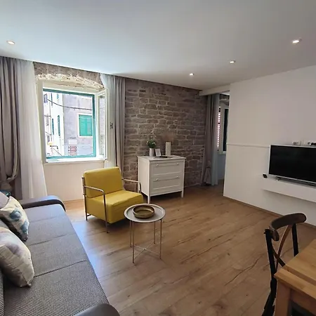 Rialto Luxury Apartment